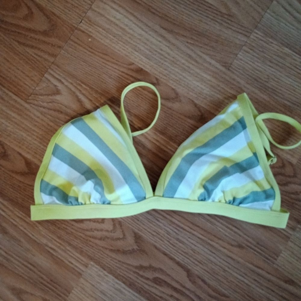 Kona Sol NWT women's swimsuit bikini tops, multiple sizes